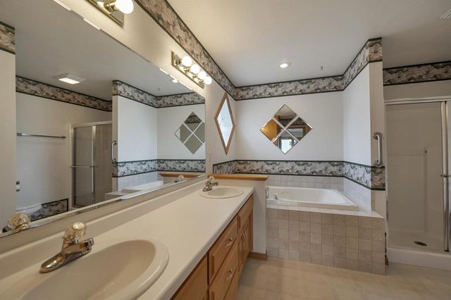 518 N LANGLADE AVENUE, Green Bay, WI 54301