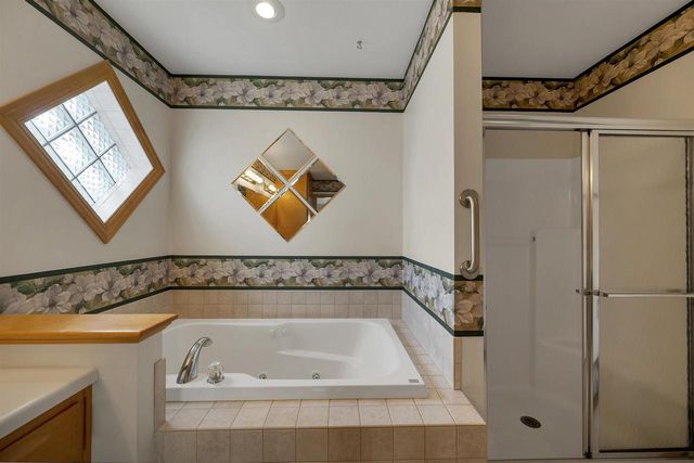 518 N LANGLADE AVENUE, Green Bay, WI 54301