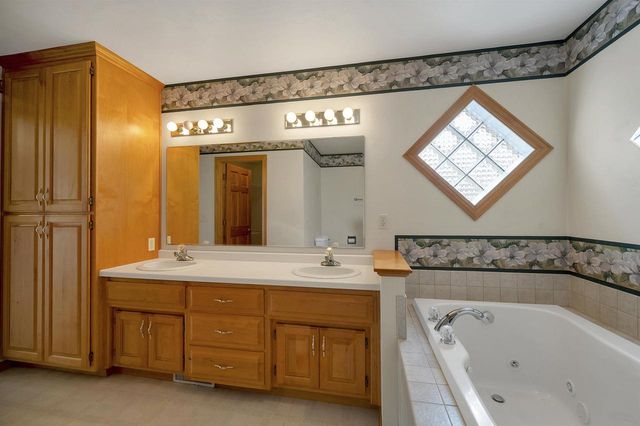 518 N LANGLADE AVENUE, Green Bay, WI 54301