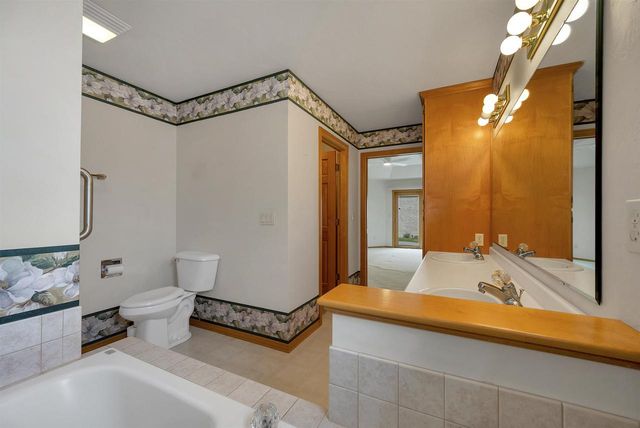 518 N LANGLADE AVENUE, Green Bay, WI 54301