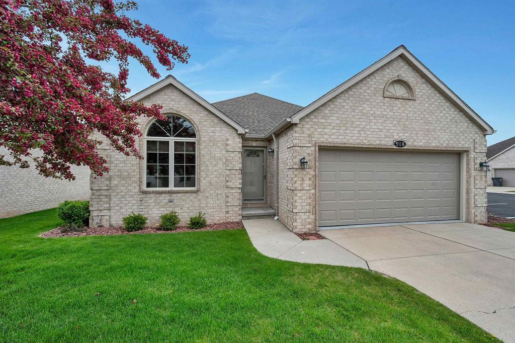 518 N LANGLADE AVENUE, Green Bay, WI 54301