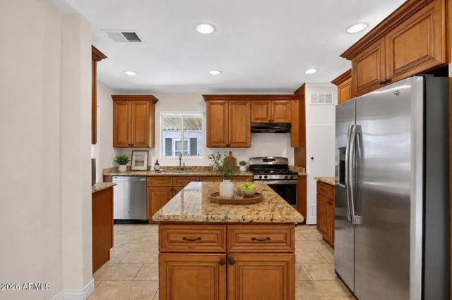 2726 E FAIRMOUNT Avenue, Phoenix, AZ 85016