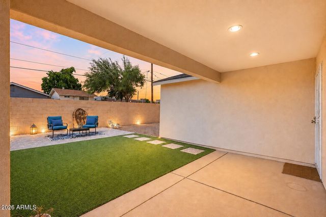 2726 E FAIRMOUNT Avenue, Phoenix, AZ 85016