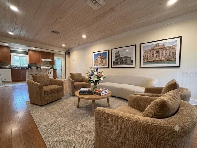 301 E KENTUCKY AVENUE, Deland, FL 32724