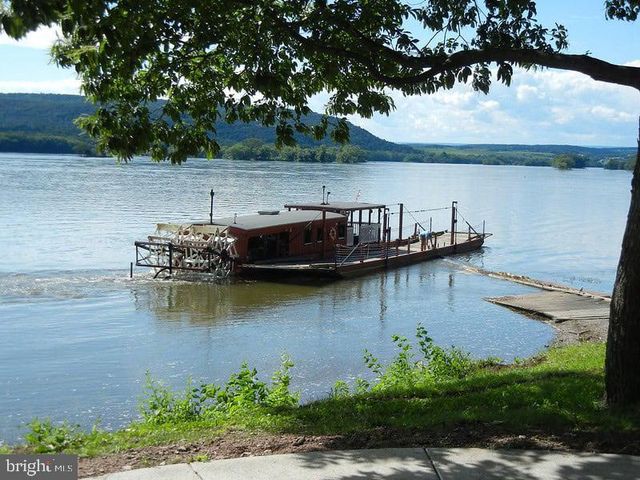 558 CENTER ST, Millersburg, PA 17061