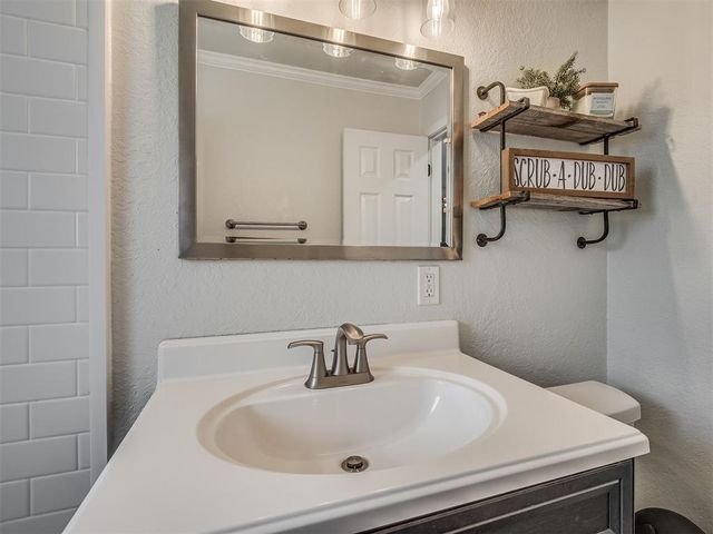 8636 Ambassador Road, Oklahoma City, OK 73169