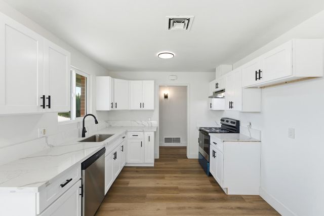 3473 E Dayton Avenue, Fresno, CA 93726