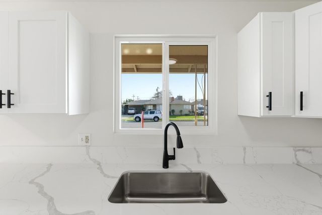 3473 E Dayton Avenue, Fresno, CA 93726