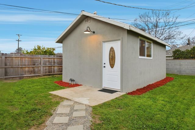 3473 E Dayton Avenue, Fresno, CA 93726