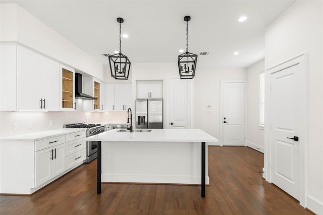 1810 Palmetto Landing Court, Houston, TX 77009