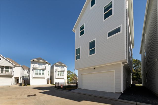 1810 Palmetto Landing Court, Houston, TX 77009