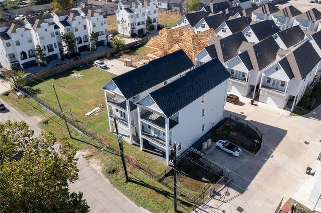 1810 Palmetto Landing Court, Houston, TX 77009