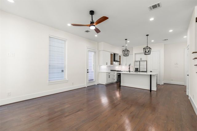 1810 Palmetto Landing Court, Houston, TX 77009