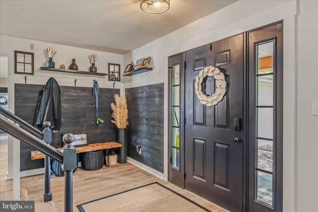 105 GRADE RD, Falling Waters, WV 25419