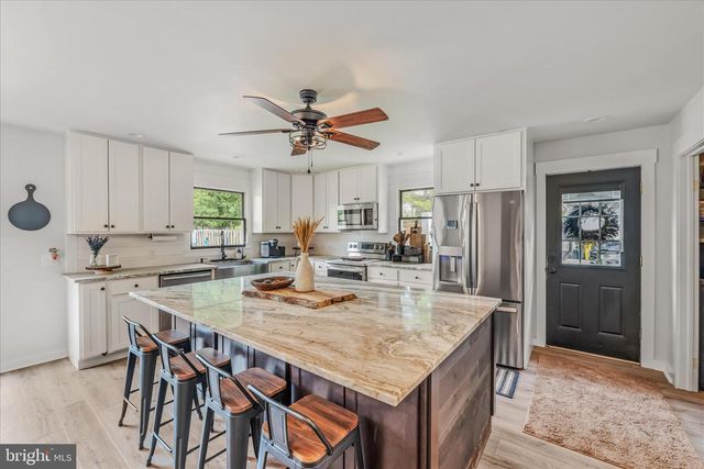 105 GRADE RD, Falling Waters, WV 25419