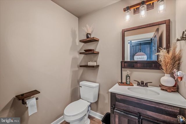 105 GRADE RD, Falling Waters, WV 25419