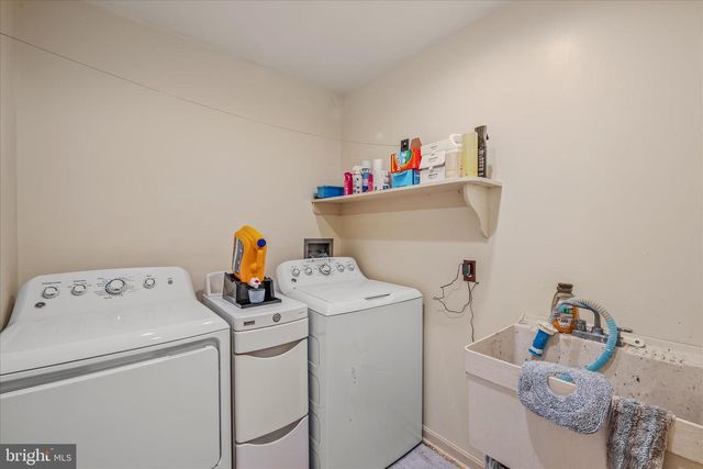 105 GRADE RD, Falling Waters, WV 25419