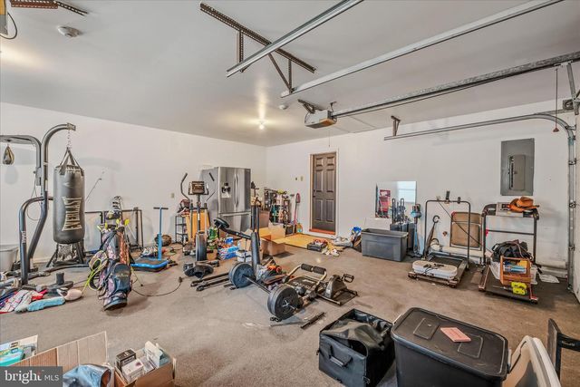 105 GRADE RD, Falling Waters, WV 25419