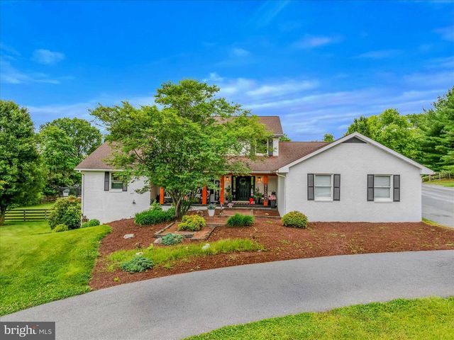 105 GRADE RD, Falling Waters, WV 25419