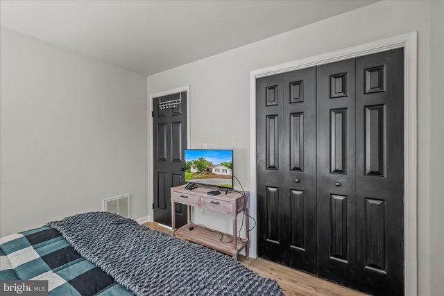 105 GRADE RD, Falling Waters, WV 25419