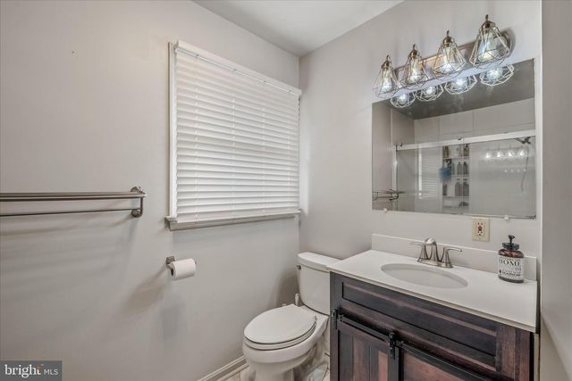 105 GRADE RD, Falling Waters, WV 25419