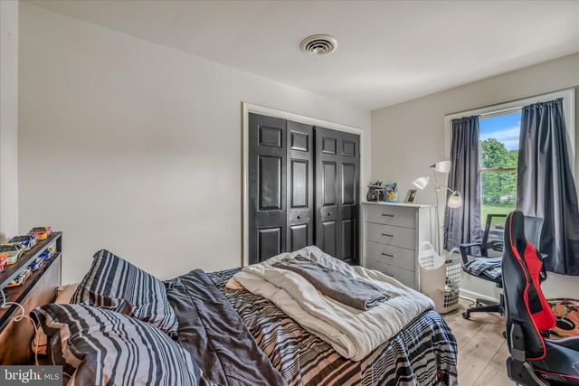 105 GRADE RD, Falling Waters, WV 25419