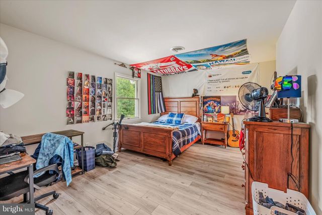 105 GRADE RD, Falling Waters, WV 25419