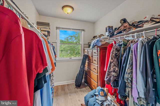 105 GRADE RD, Falling Waters, WV 25419
