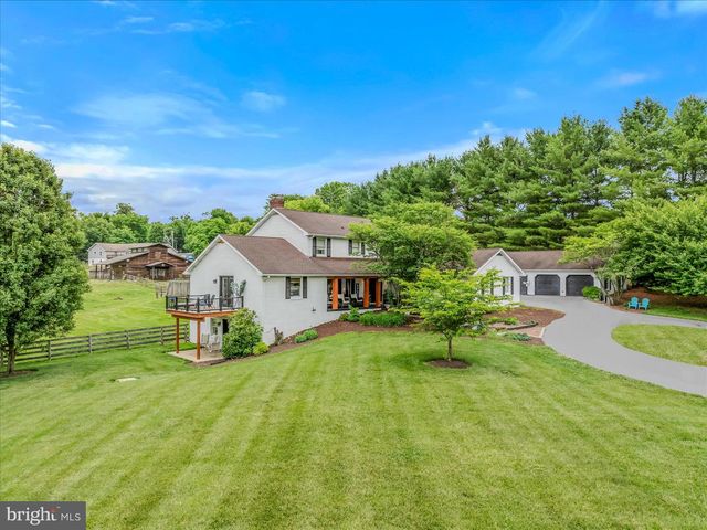 105 GRADE RD, Falling Waters, WV 25419