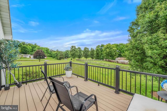 105 GRADE RD, Falling Waters, WV 25419