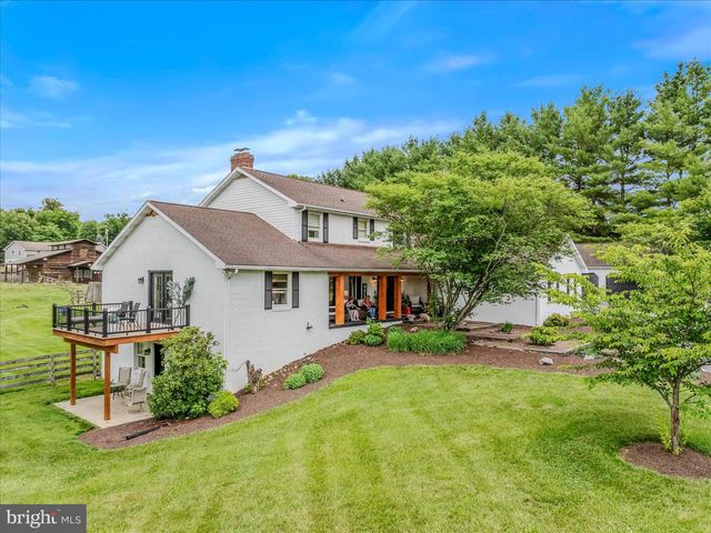 105 GRADE RD, Falling Waters, WV 25419