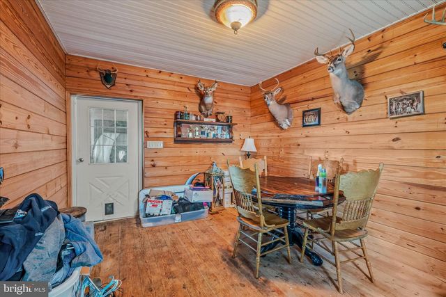 105 GRADE RD, Falling Waters, WV 25419