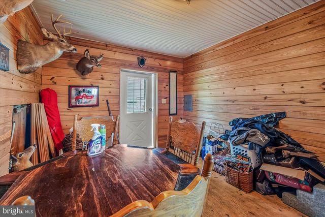 105 GRADE RD, Falling Waters, WV 25419