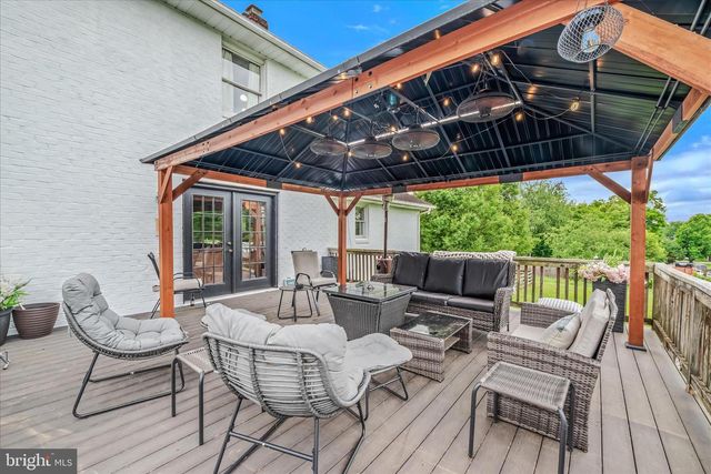 105 GRADE RD, Falling Waters, WV 25419