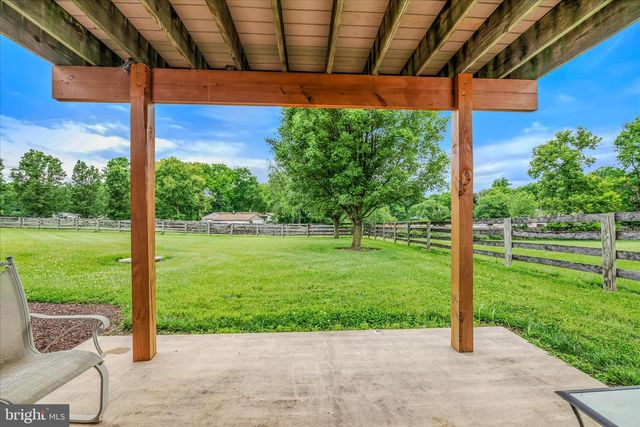 105 GRADE RD, Falling Waters, WV 25419