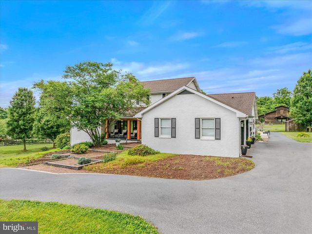 105 GRADE RD, Falling Waters, WV 25419