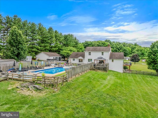 105 GRADE RD, Falling Waters, WV 25419