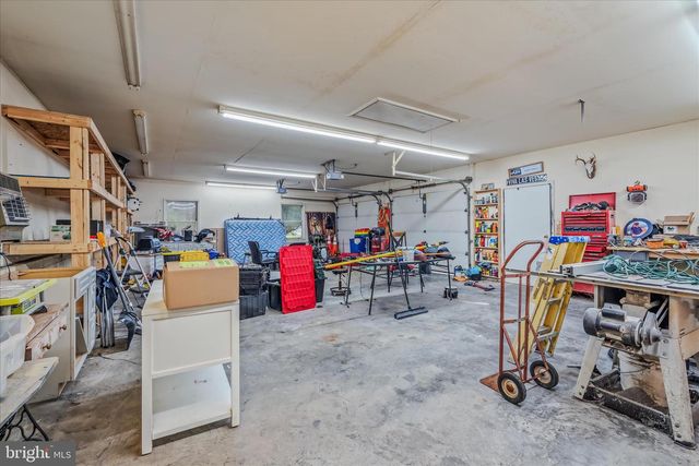 105 GRADE RD, Falling Waters, WV 25419