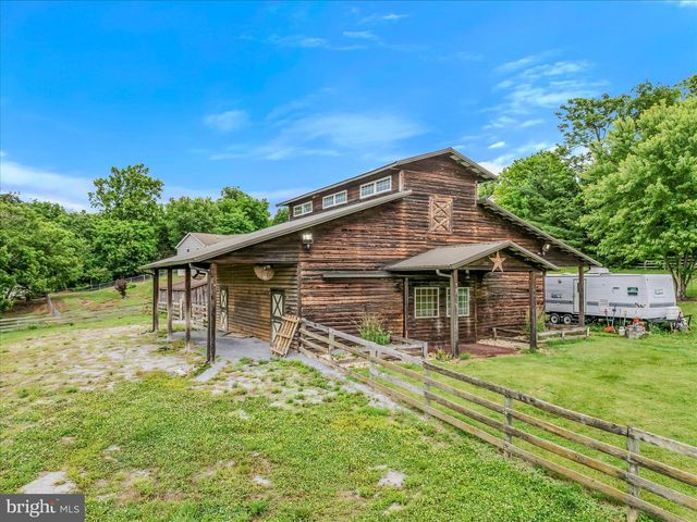 105 GRADE RD, Falling Waters, WV 25419