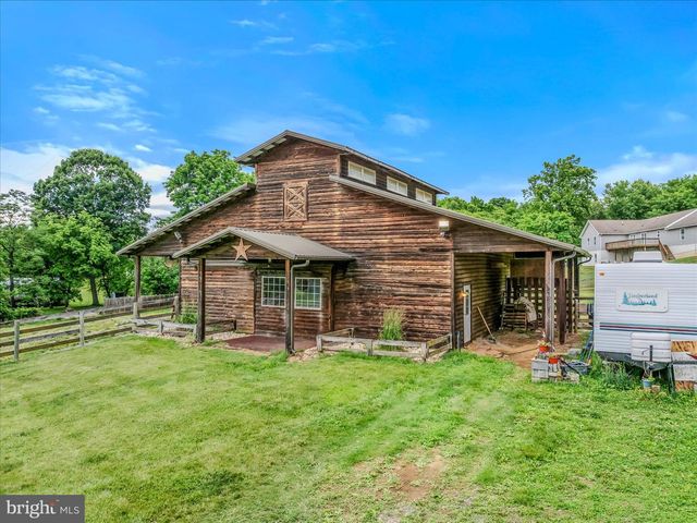 105 GRADE RD, Falling Waters, WV 25419