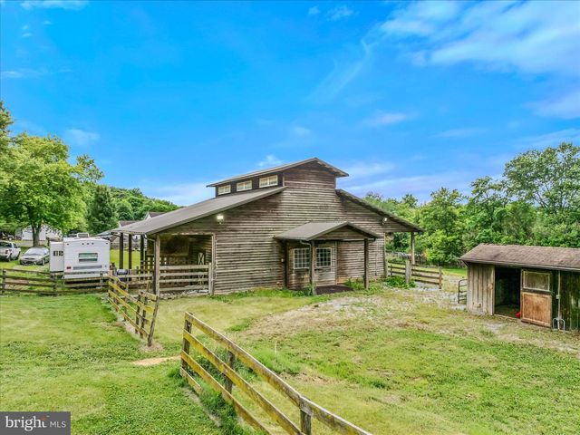 105 GRADE RD, Falling Waters, WV 25419