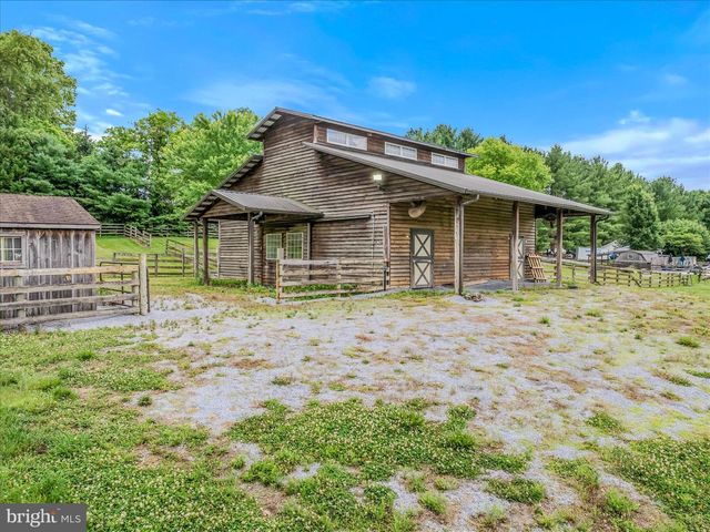 105 GRADE RD, Falling Waters, WV 25419