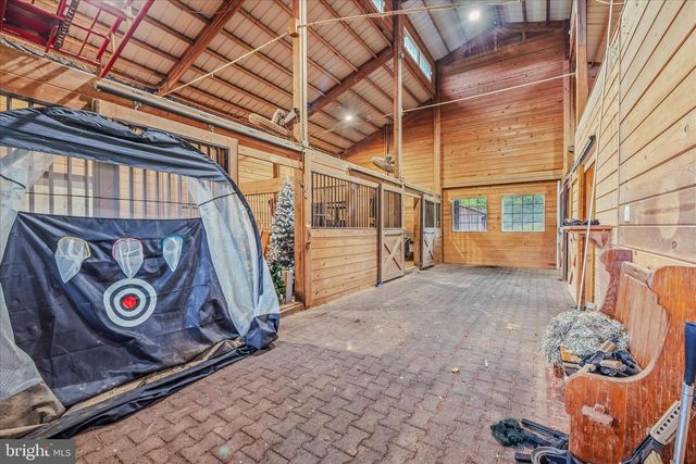 105 GRADE RD, Falling Waters, WV 25419