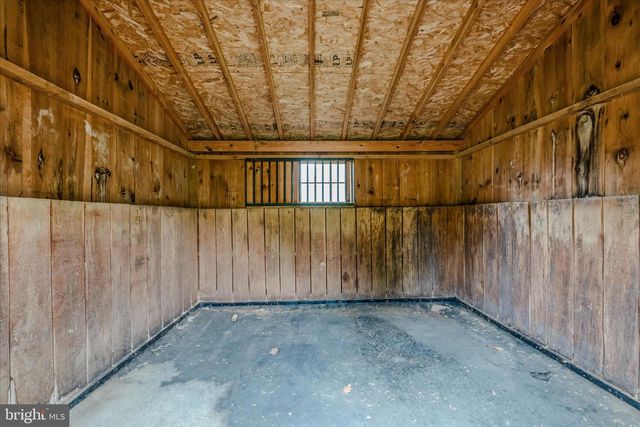 105 GRADE RD, Falling Waters, WV 25419