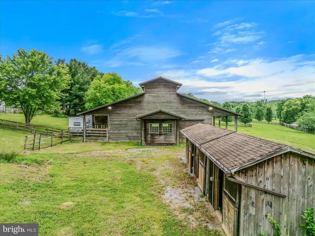 105 GRADE RD, Falling Waters, WV 25419