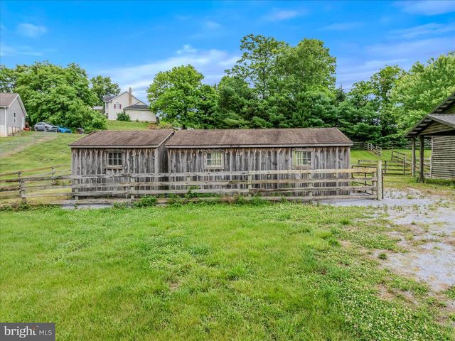 105 GRADE RD, Falling Waters, WV 25419
