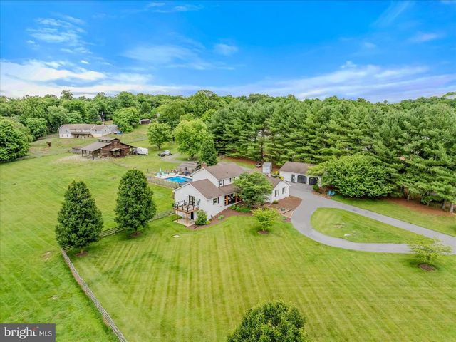 105 GRADE RD, Falling Waters, WV 25419