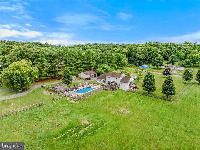 105 GRADE RD, Falling Waters, WV 25419