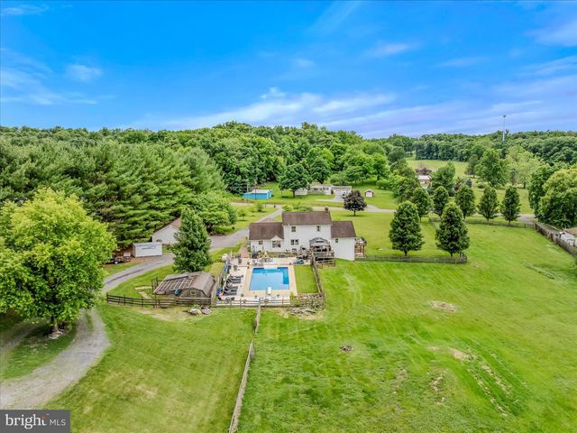 105 GRADE RD, Falling Waters, WV 25419
