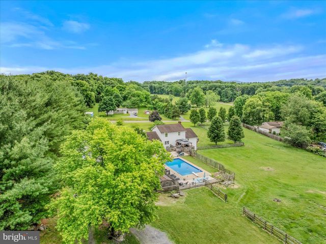 105 GRADE RD, Falling Waters, WV 25419
